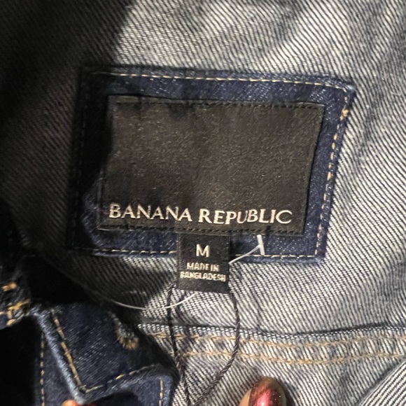 Banana Republic Trucker Denim Jacket/Dark Wash; 4 Pockets. Size Medium - Picture 7 of 10